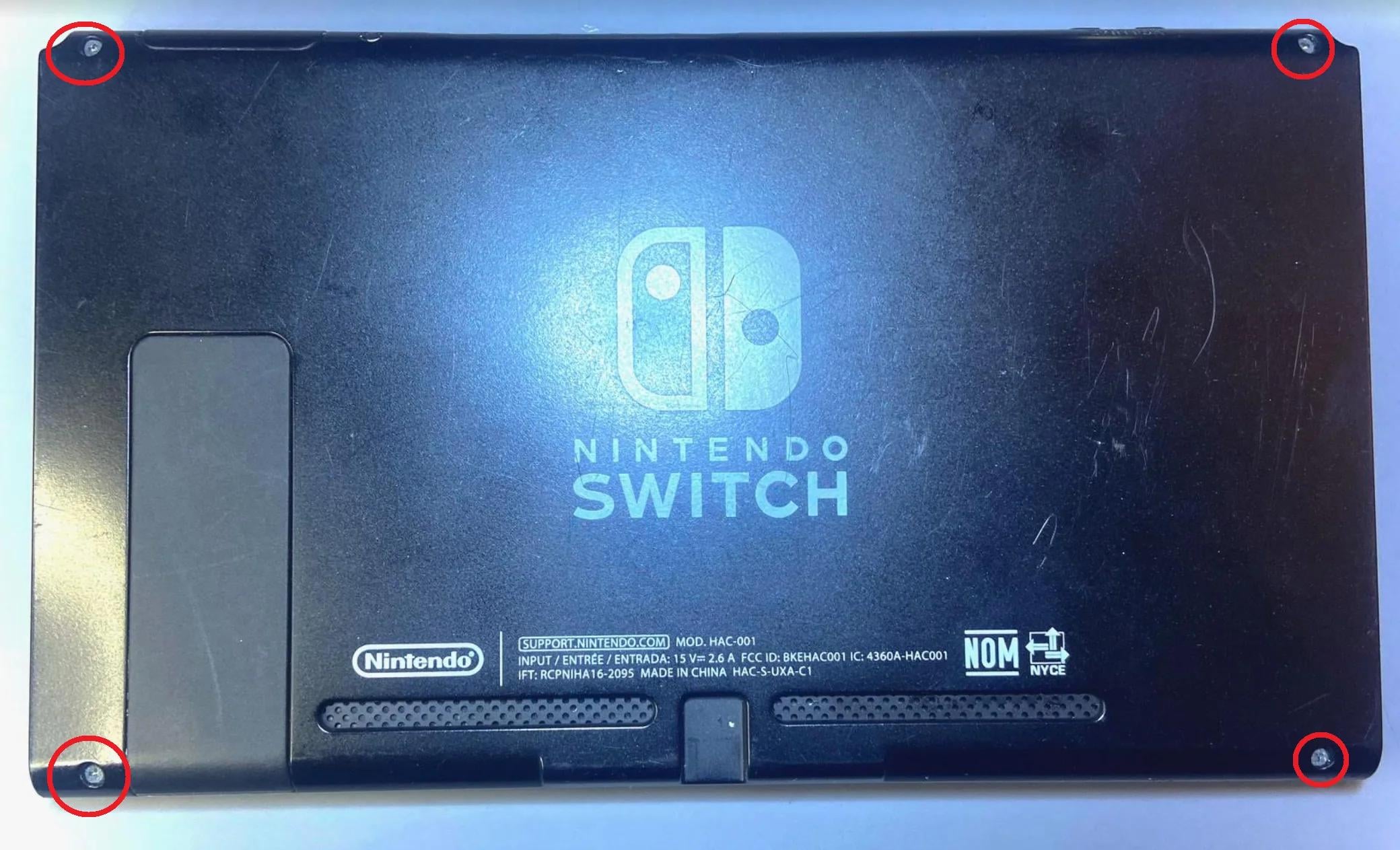 Rimozione viti Triwing Nintendo Switch