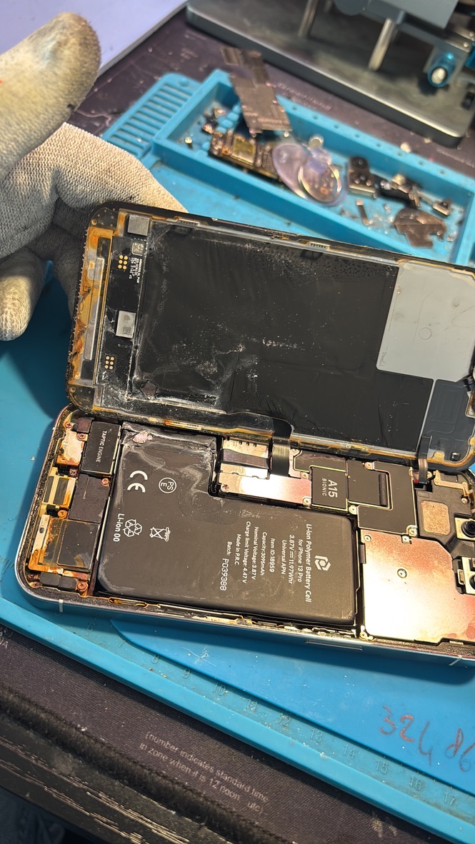 Cambio batteria iPhone 13 Pro in laboratorio a Torino