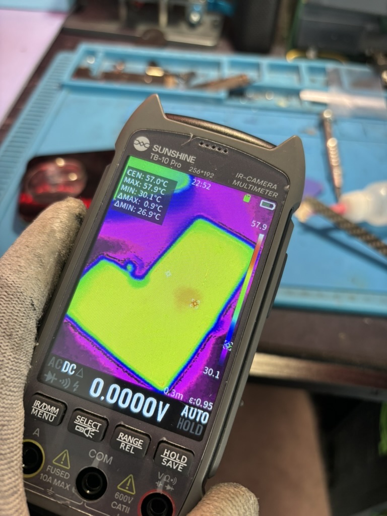 Analisi termica della batteria iPhone con termocamera professionale